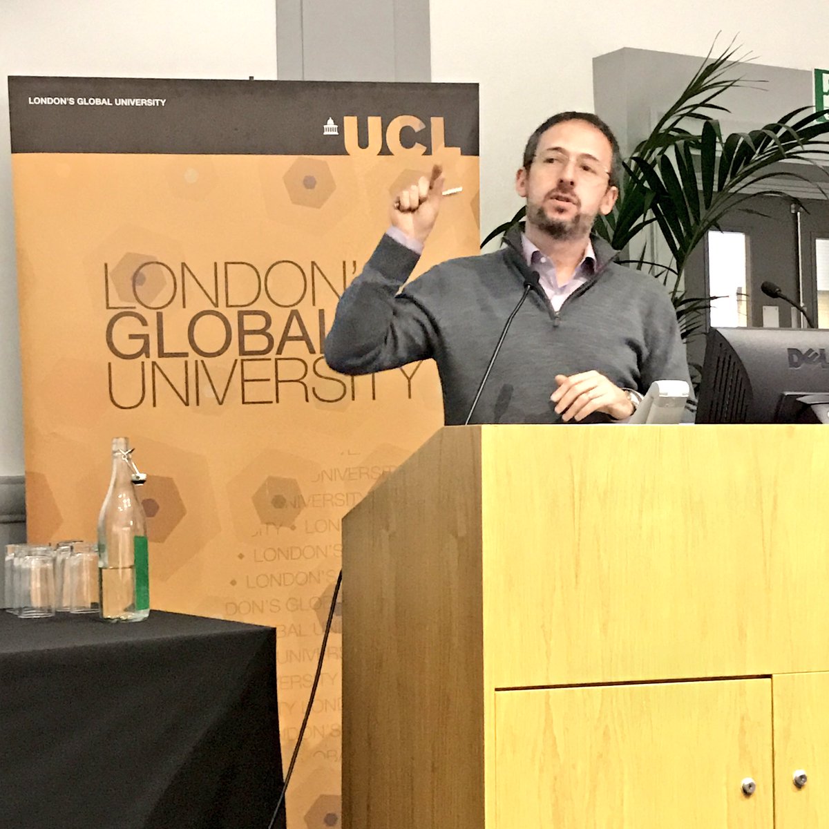 CABI_UCL's tweet photo. Session 3 of #ClearingTheBrain is centred around brain lymphatics, with David Atwell, @Rihel & @jonykipnis. #UCLDementiaSeminars @LWENCCRF https://t.co/g9JecXLzea