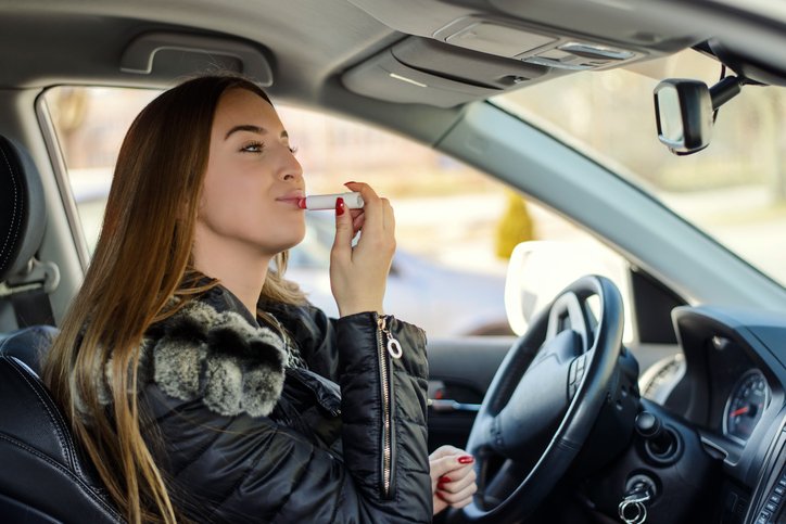 ZeroFatalities's tweet photo. You look fine. Drop it and drive. #DontDriveDistracted https://t.co/1yQJ4SYa4x