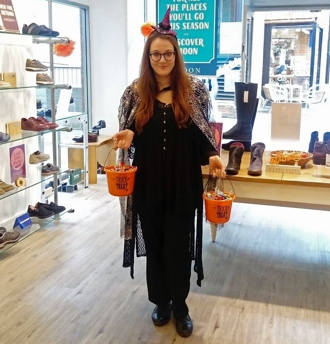 shoonshoes's tweet photo. Thanks to everyone that took part in the Safe Trick Or Treating at #themaltings! Hope you all had as much fun as Lauren &amp; the #stalbans team https://t.co/5m1GJsurF6