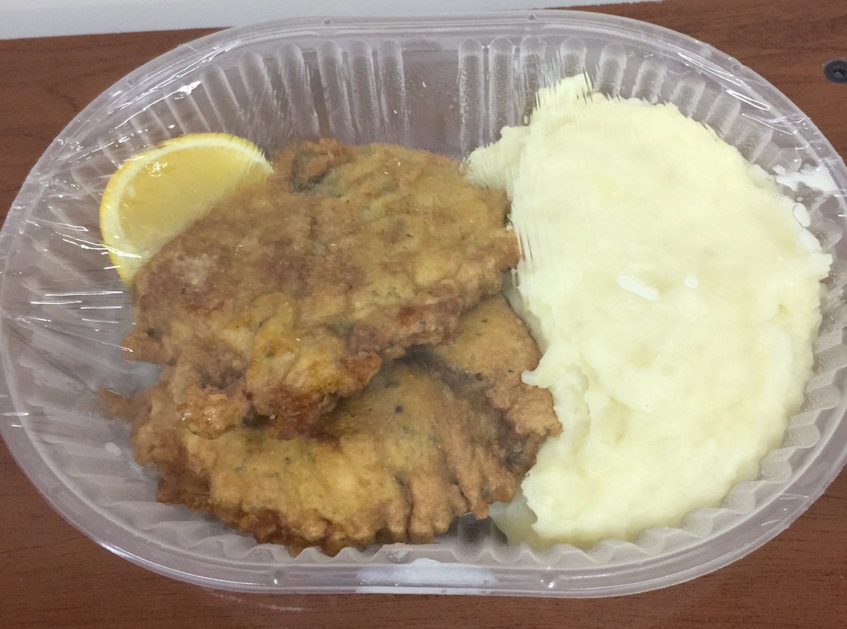 Agarciarodri's tweet photo. A la vuelta de la oficina abrieron un local que vende viandas de comidas caseras a tan solo $60 😱😱 #EstaréSoñando #OtroPais #MuyRicas https://t.co/ivBro0vDog