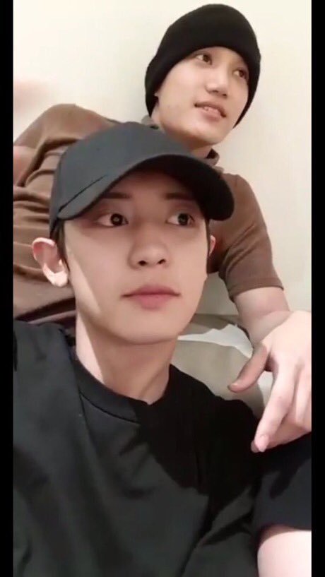hokagayy's tweet photo. i love boyfriends who arent afraid to show their love for each other :* cuties https://t.co/HSvbPUsJeW