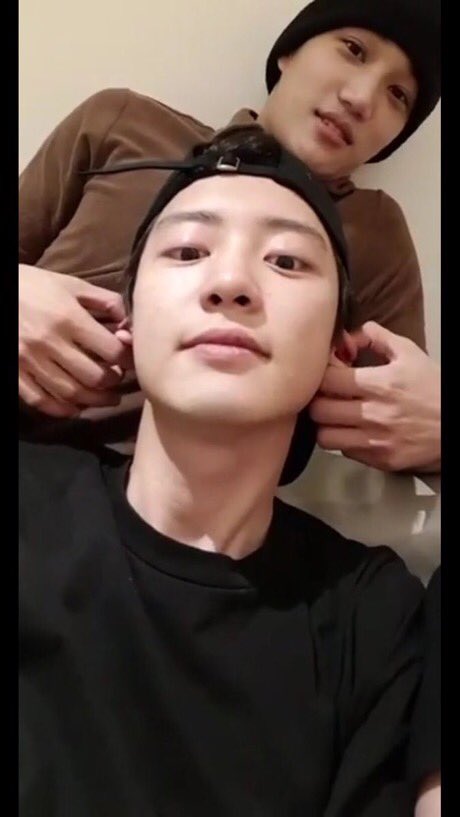 hokagayy's tweet photo. i love boyfriends who arent afraid to show their love for each other :* cuties https://t.co/HSvbPUsJeW