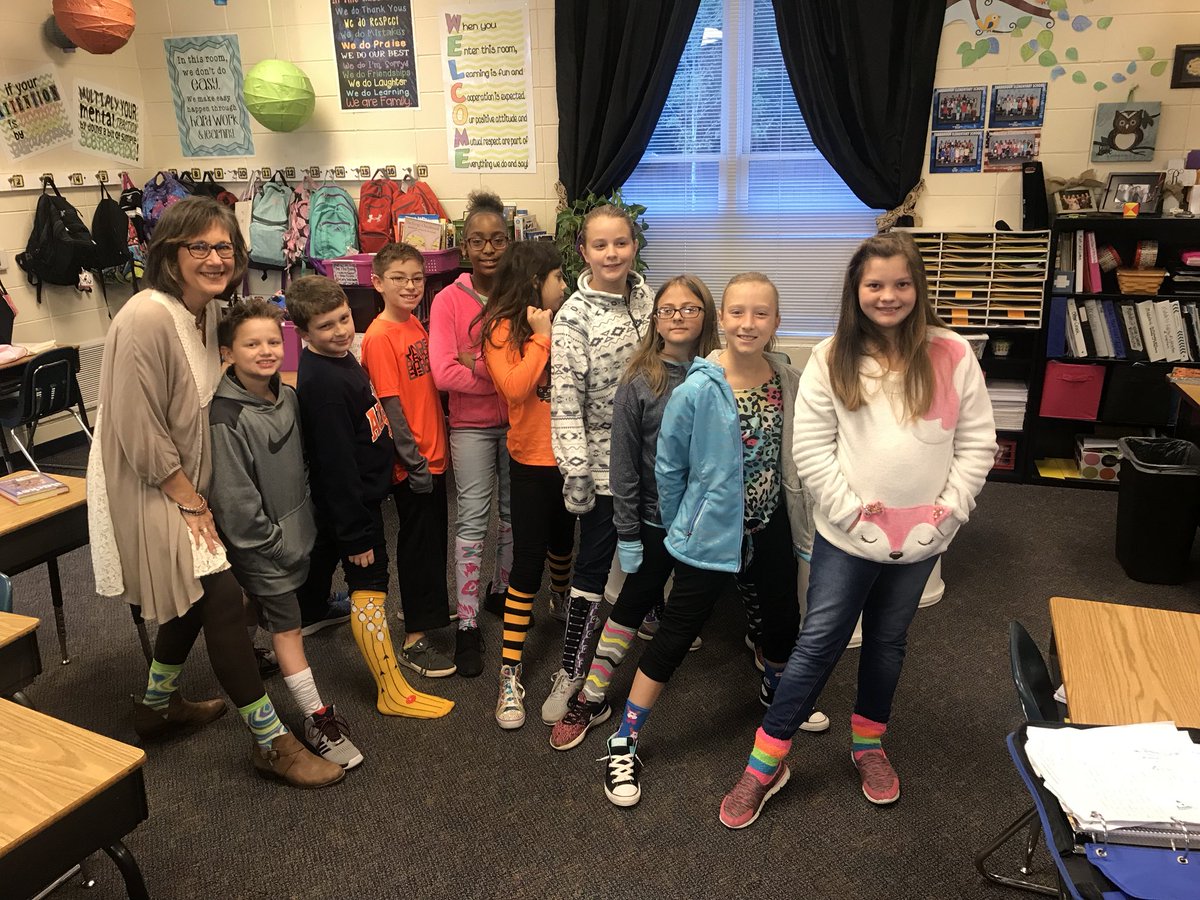 LauraRubin65's tweet photo. Red Ribbon Week! 5th graders “sock” it to drugs! Crazy sock day! #CelebrateAuburn #yarbroughknights https://t.co/z5KyuCo5Gc