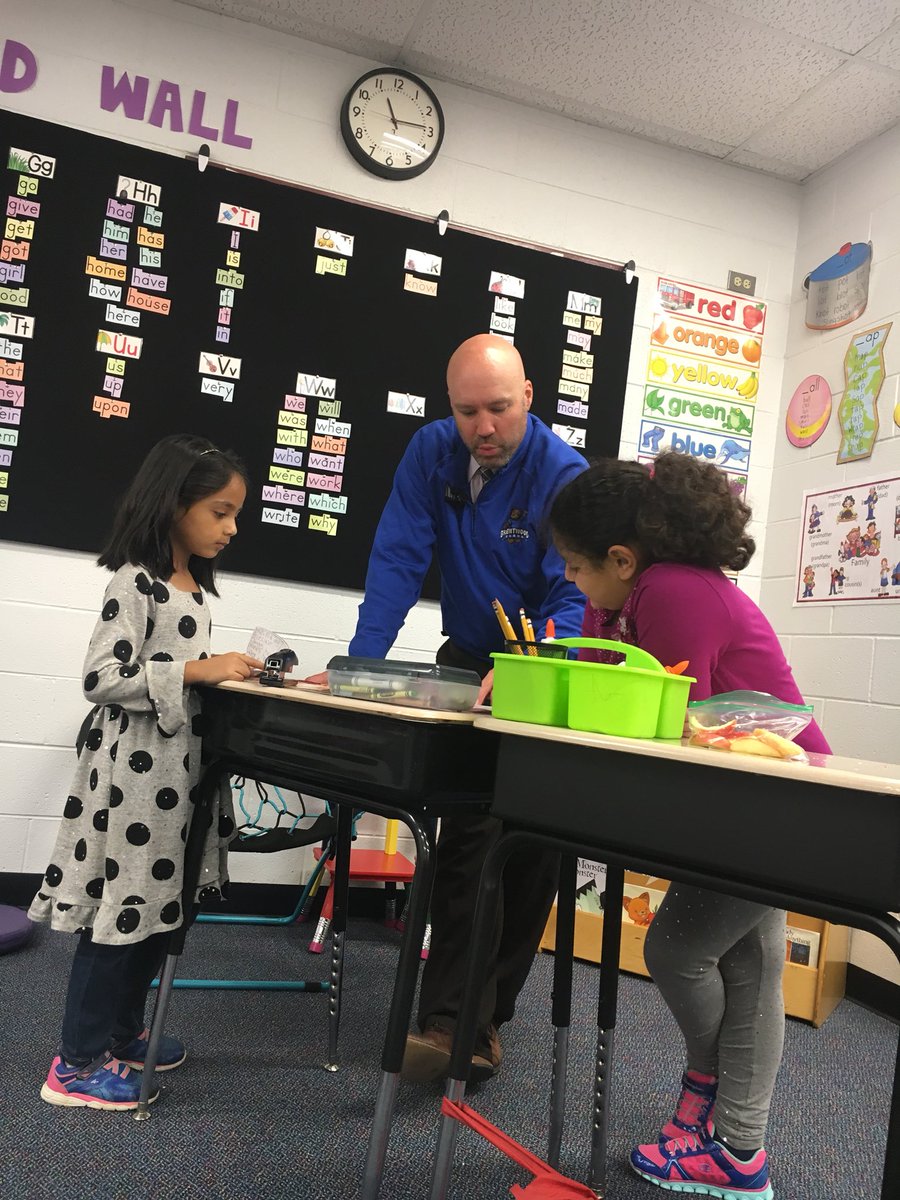 afess7's tweet photo. 1st grade Ss @Brentwood_Bears discussing the importance of reading and writing and then practicing with their teacher and at choice centers. https://t.co/WWBzMfke2e