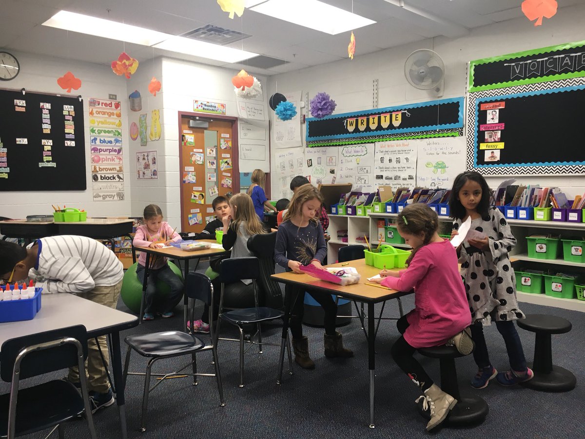 afess7's tweet photo. 1st grade Ss @Brentwood_Bears discussing the importance of reading and writing and then practicing with their teacher and at choice centers. https://t.co/WWBzMfke2e