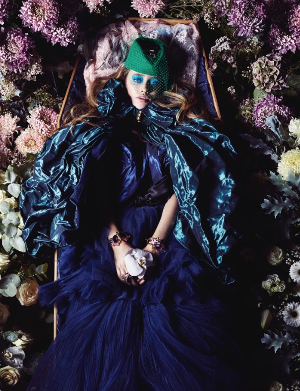 The_FullService's tweet photo. IF YOUVE GOT IT, HAUNT IT! 'Casket Couture' up on the @HungerMagazine site now. It's the stuff of beautiful nightmares. [ 📷 : Rankin ] 🎃 👻 https://t.co/KDPY0XgFEf