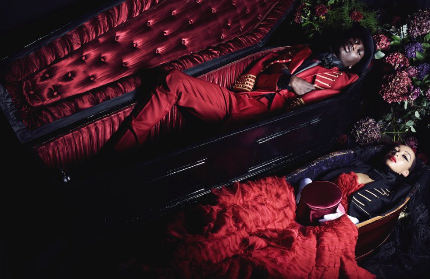 The_FullService's tweet photo. IF YOUVE GOT IT, HAUNT IT! 'Casket Couture' up on the @HungerMagazine site now. It's the stuff of beautiful nightmares. [ 📷 : Rankin ] 🎃 👻 https://t.co/KDPY0XgFEf
