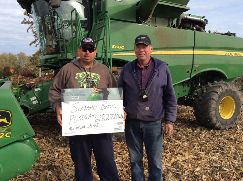 PioneerSeeds's tweet photo. RT @SantoChad Nothing makes a father and son smile more than 282bu #corn #P0506AM @tecfire2 @DuPontPioneer #santofarmsseedcompany https://t.co/ooOP32fLyg