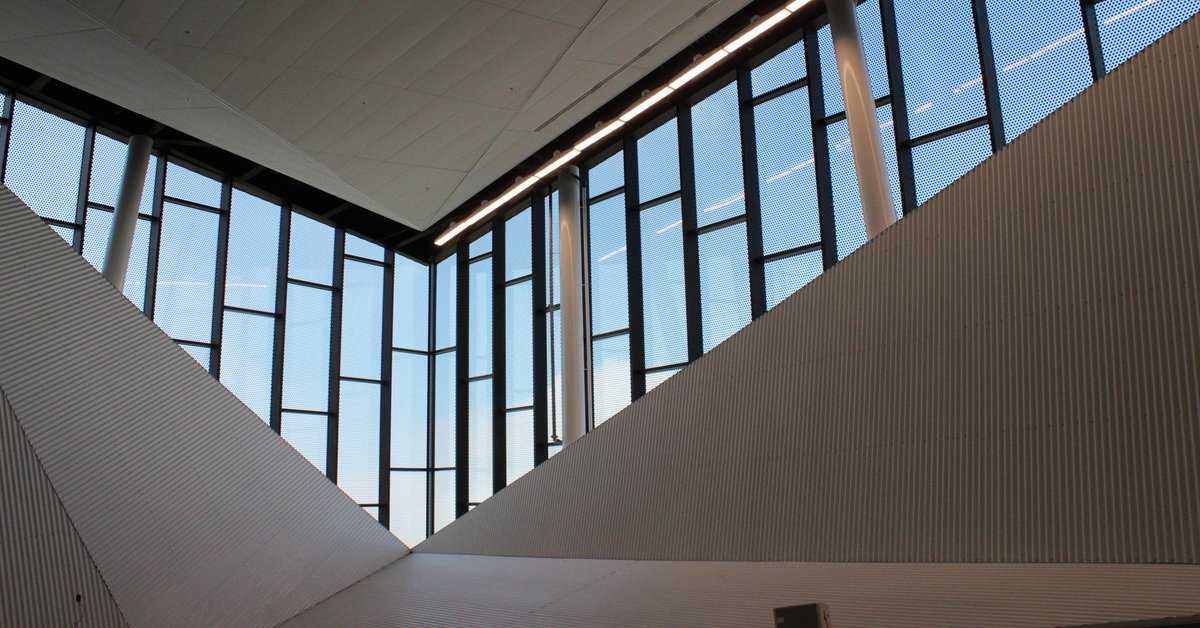 allweatherhome's tweet photo. Happy Monday! 📷 of the curtainwall at the Emerald Hills Leisure Centre in Sherwood Park, AB by @AWWCommercial: https://t.co/eZdi1tLUfY https://t.co/8Zwl1pTB0C
