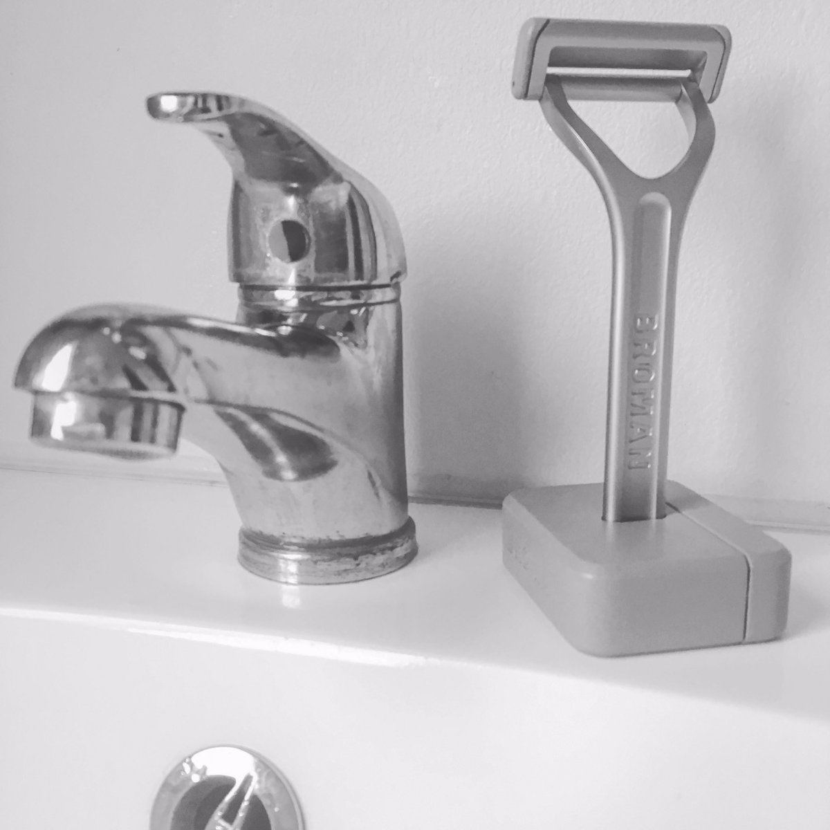Bromanshaving's tweet photo. Our satin chrome handle was designed with inspiration from heavy duty tools found in a mechanics tool box. 
#shaving #productdesign #tools https://t.co/LTasQkhVZu