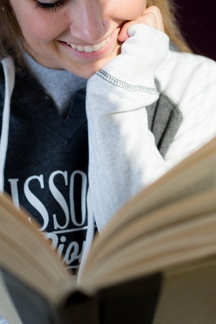 MOSO_Merch's tweet photo. It's a good day to curl up in something cozy. What do you like to do when it's cold outside? #MOSO #MSSU #LionLook https://t.co/egcYLMPI7J