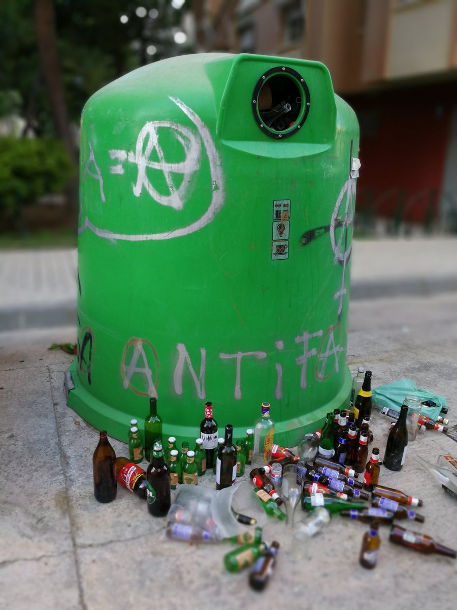Jose_surmlg's tweet photo. @andymode101 @malaga @pacodelatorrep @nofuncionaMLG @BarriosMalaga @CurroTroya @pituskaya @Cronopio___ @AscoMalaga @Carmen_malaka Ahora mismo en poeta Salvador Ibarra, esta es la buena gestión de empresa privada que intenta vendernos @Juancassa https://t.co/s05D62h3C6