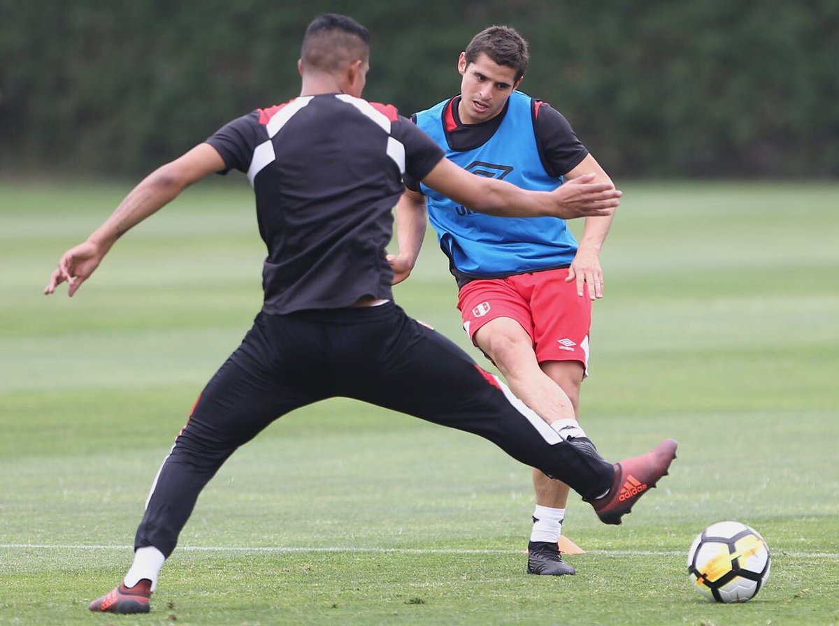 SeleccionPeru's tweet photo. Postales del primer día de entrenamiento. ¡Vamos muchachos! ⚽️🇵🇪 https://t.co/qmtyWnoG8O