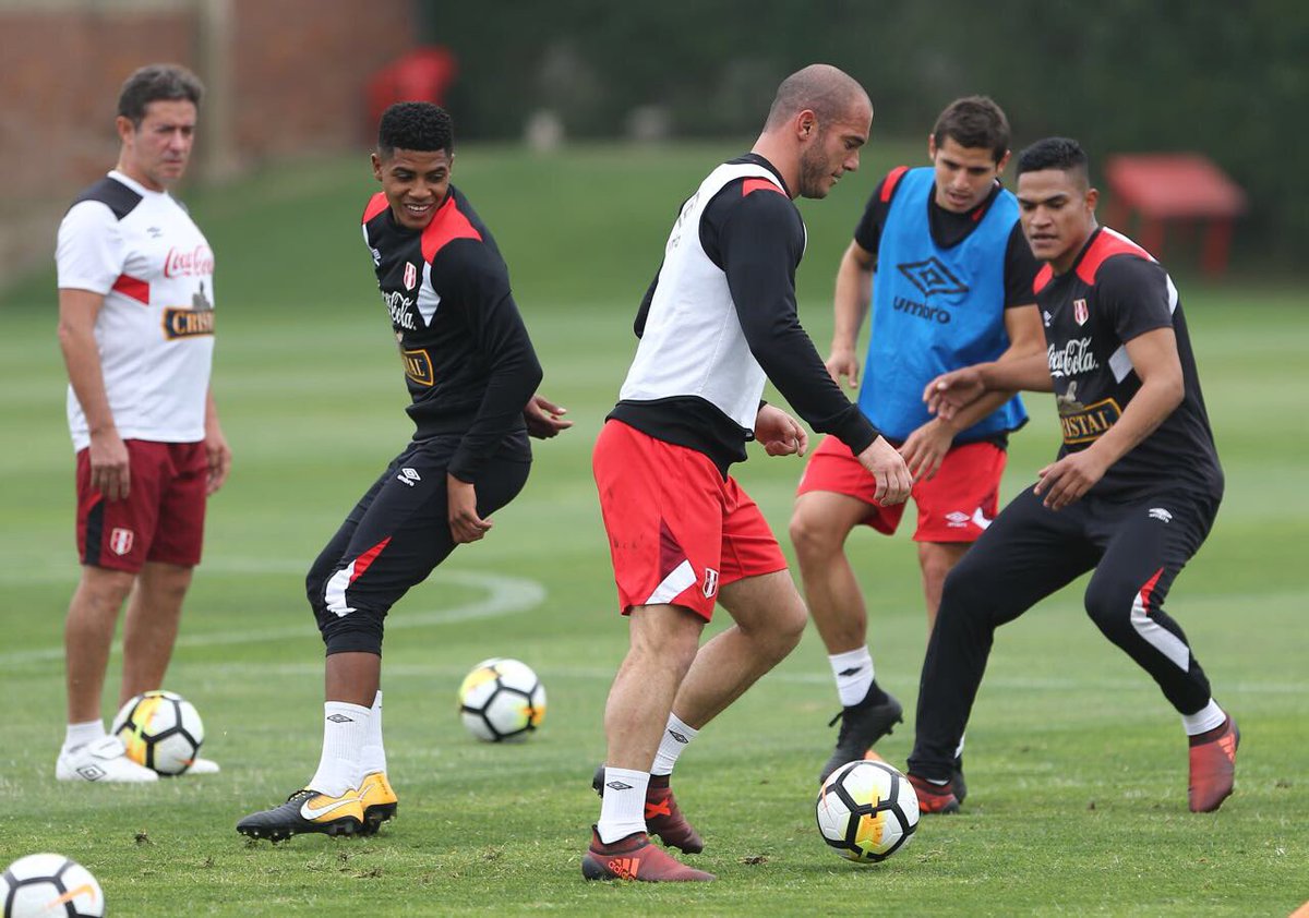 SeleccionPeru's tweet photo. Postales del primer día de entrenamiento. ¡Vamos muchachos! ⚽️🇵🇪 https://t.co/qmtyWnoG8O