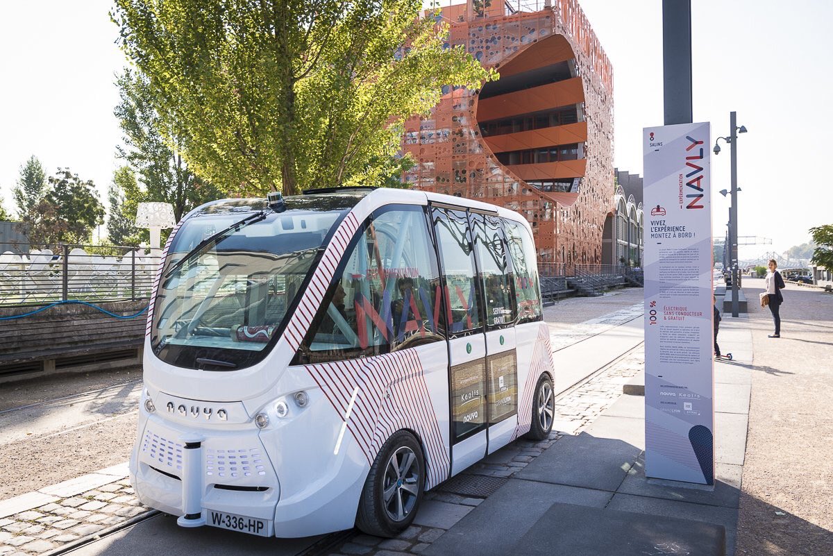 L’experience #NavLy se poursuit à #Lyon. La navette sans conducteur 100% électrique a 1 an. Elle a accueilli  22 000 passagers à #Confluence