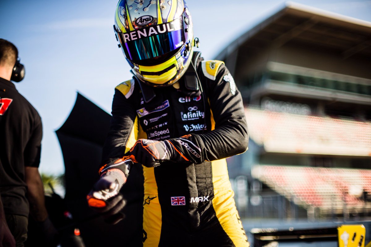 RenaultSeries's tweet photo. #RenaultSportAcademy | @Max_Fewtrell 🇬🇧 crowned 2017 #EurocupFR20 rookie champion. #RenaultSport 
👉 https://t.co/jbNpt5TN5s https://t.co/MjAn4pq2MQ