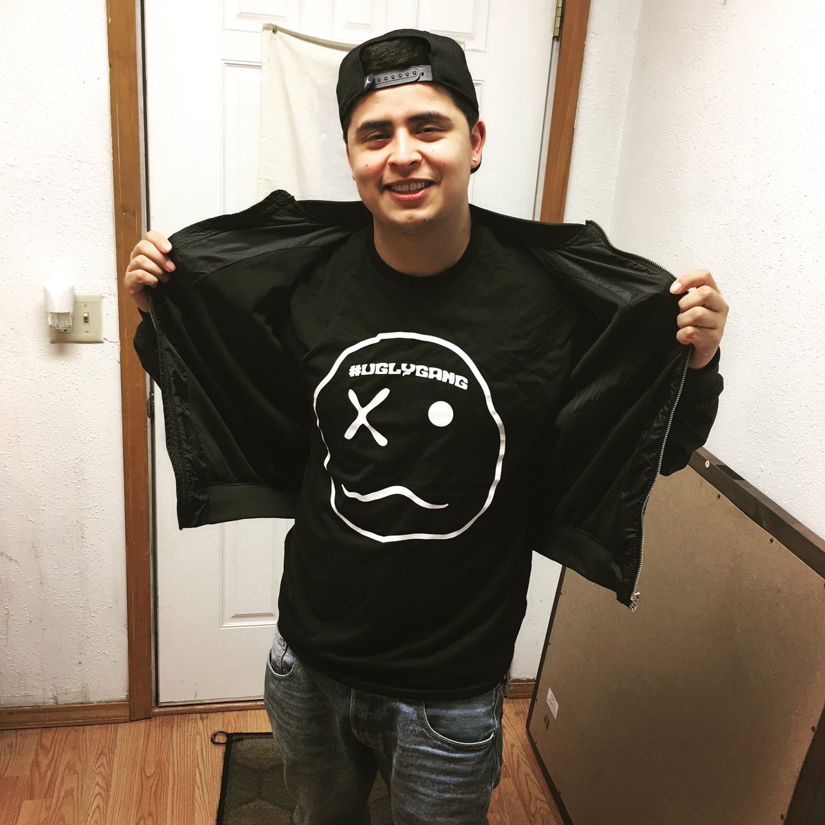 REALprincehyph's tweet photo. GET URS TODAY 🔥🔥🔥🔥🔥 #UglyGang #OGTee https://t.co/0yo8BghH5v