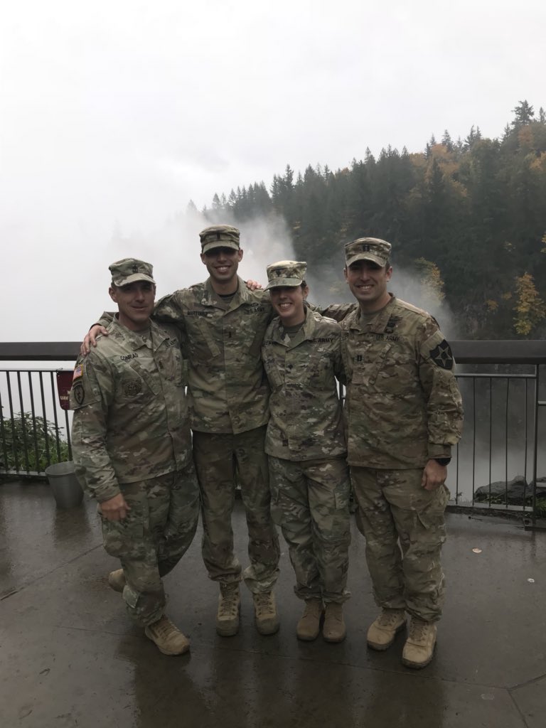 1_23IN_S6's tweet photo. @1_23IN_CDR @1_23INHawkeye6S6 had the distinct opportunity to re-enlist one of our own! Congratulations to SPC(P) Loewen. #SnoqualmieFalls https://t.co/zd3QQSUA3n