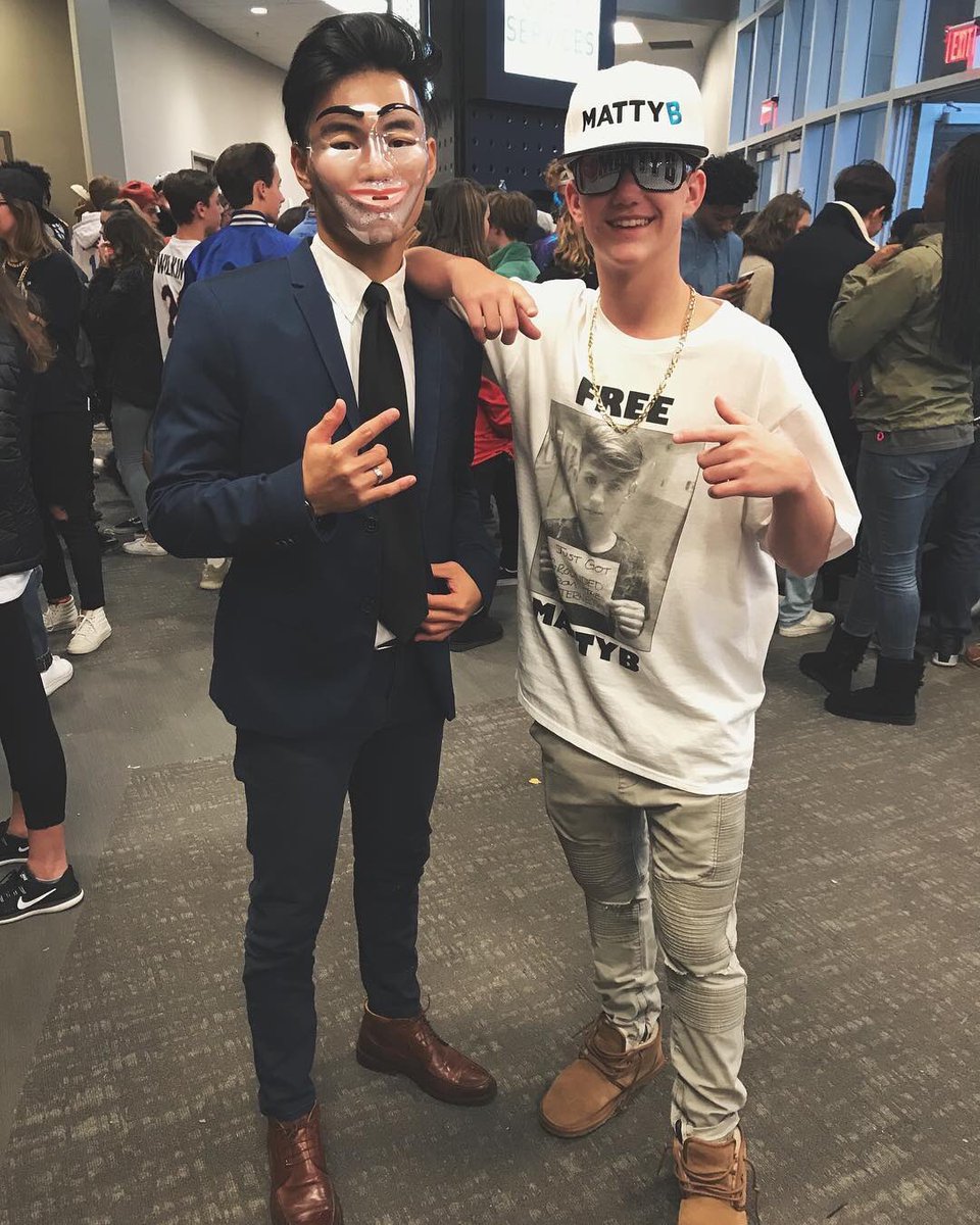 MattyB_Updates's tweet photo. Matt w/ his friend Tae-Min #FreeMattyB 😅 https://t.co/fYhZ2J4TzR