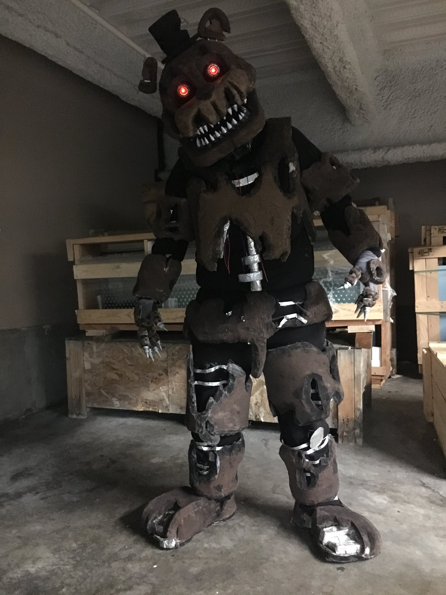 ｖｏｉｄ on X: Nightmare Freddy & @NevrlandCosplay 's Springtrap sure are  terrifying. #fnafcosplay #fnaf #FiveNightsAtFreddys #nightmarefreddy  #springtrap  / X