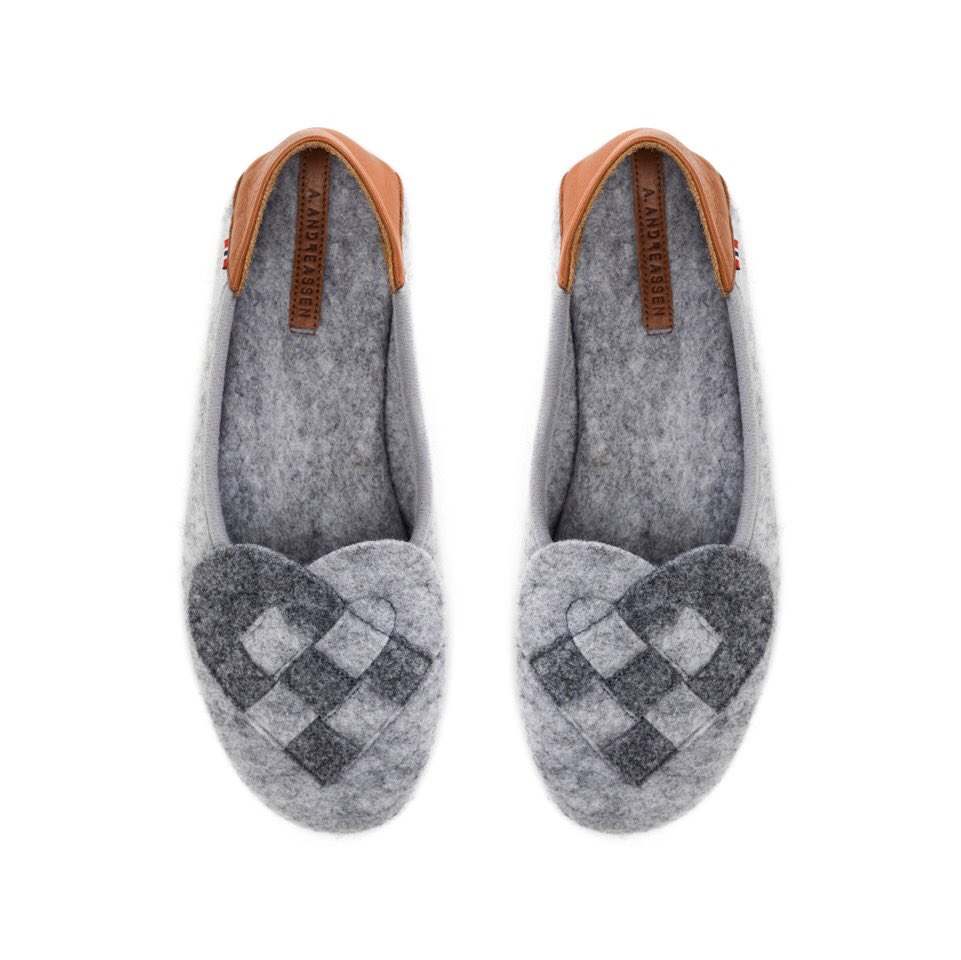 Handcrafted womens' #slippers, stylishly designed with Scandinavian #heritage in leather or wool felt <a href="/AANDREASSEN_/">A.Andreassen</a> aandreassen.com/collections/wo…