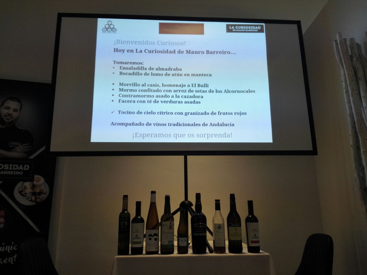 La semana pasada #Xela estuvo presente en la cena maridaje en #lacuriosidaddemauro de la mano de @ViDSoluciones 
#XelaBeer #Joyagastronomica