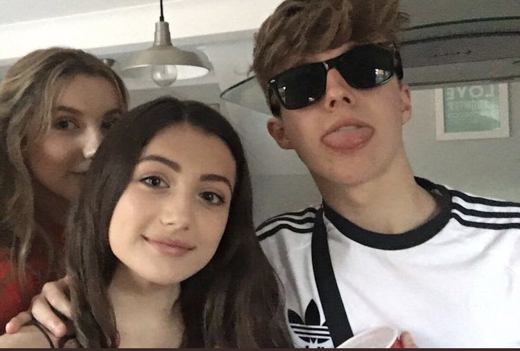 jackwoodbridge_'s tweet photo. Happy birthday @lilymaybryson, hope ya had a good day 🎉xx https://t.co/JFpvmbFQVr