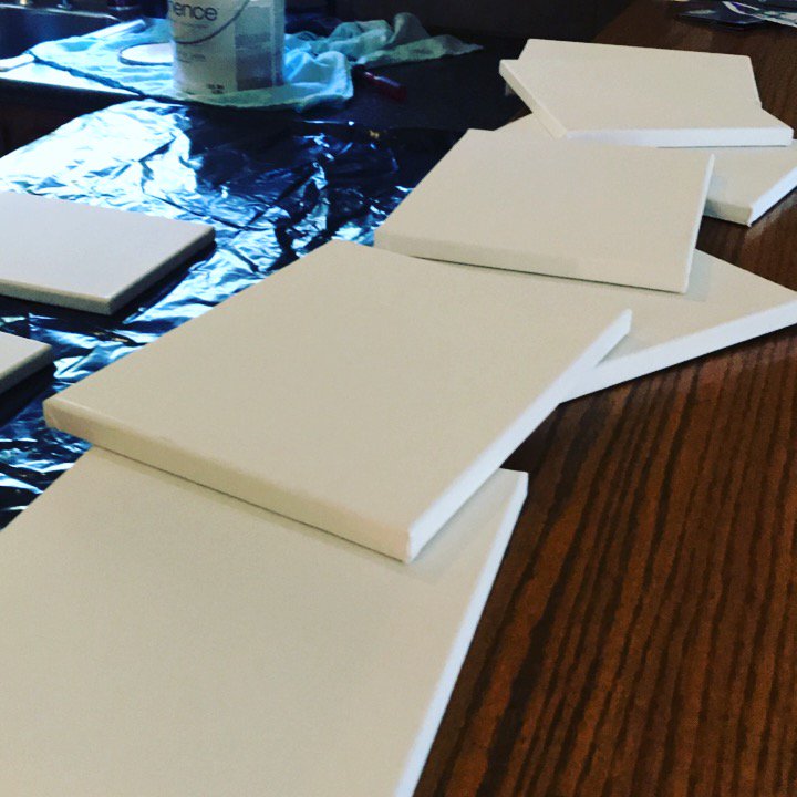 cecelia_hopes's tweet photo. Canvas prepping for | FALL FEATHERS SERIES #HappyFallYall #pinkbugdesignstudio https://t.co/a0MUe3GV6k
