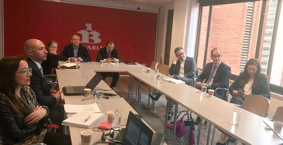 santiagopinzong's tweet photo. En reunión de #ComiteCSC de @ANDI_Colombia #CamaraDigital analizando resultados estudio y madurez sobre #SharedServicesCenter Colombia https://t.co/ZBlPNkahJG