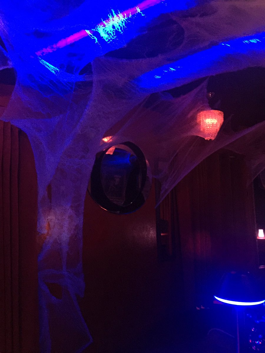 WeMagnifique's tweet photo. Le We Club réinvente la Soirée d'HalloWeeeee, un TRIO libertin dans un décor de passions et de frissons👯🎃 https://t.co/67dGURlmDg