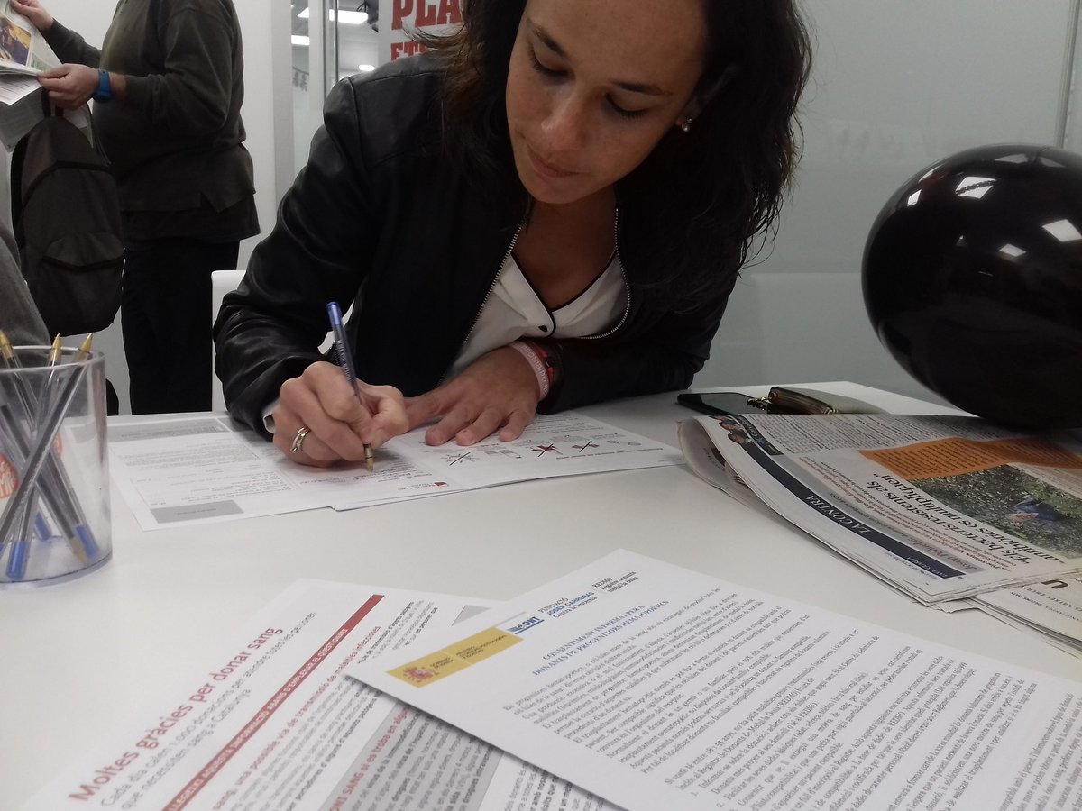 NuriaRiusS's tweet photo. Orgullosa de participar en una iniciativa preciosa junto a la #DrBcnOffice #Adecco #solidarios. #DonaMedulaDonaVida https://t.co/PWSlqmF4TY