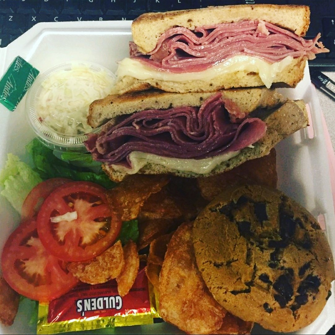 No time to dine In? @uptowncafestlouis has got you covered. To order 📞314.721.0393. #newyorker #boxedlunches #cornedbeef #lunchinclayton