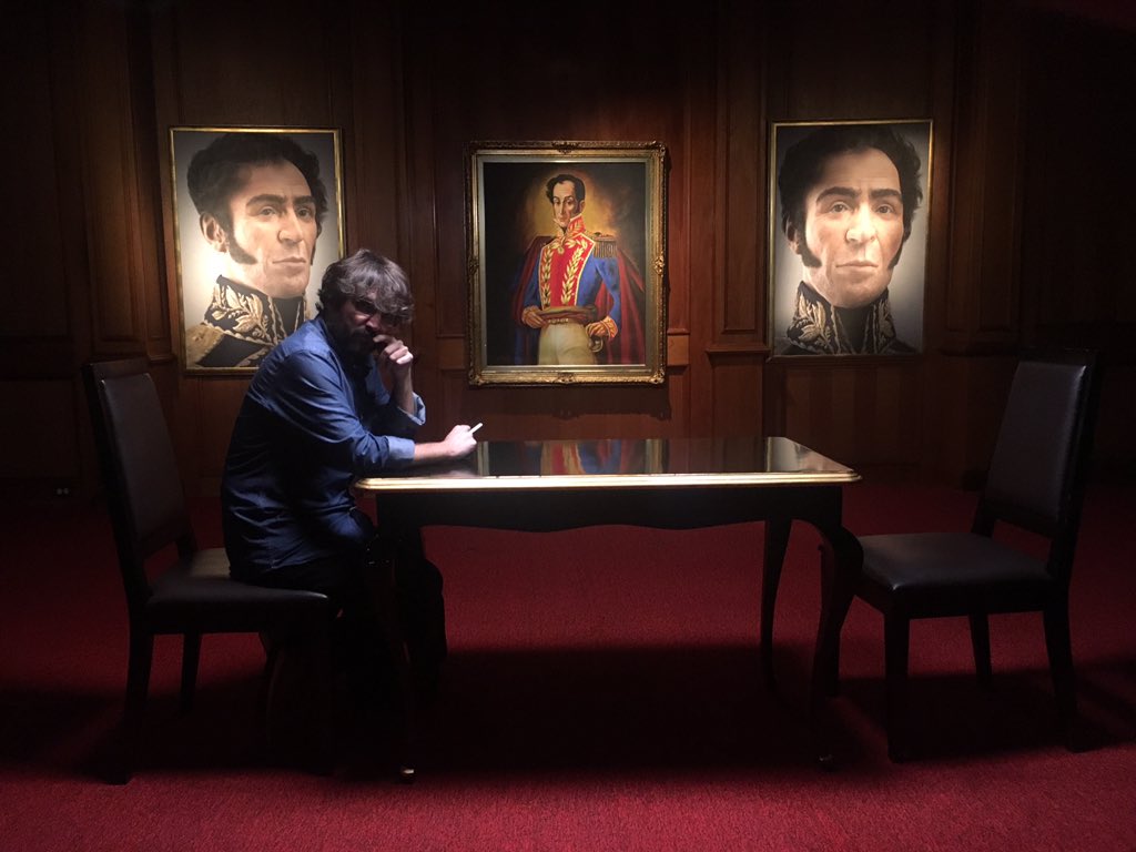 jordievole's tweet photo. En el Palacio de Miraflores, Caracas.
Esperando al Presidente Nicolás Maduro. https://t.co/6Kv2n0VsnB