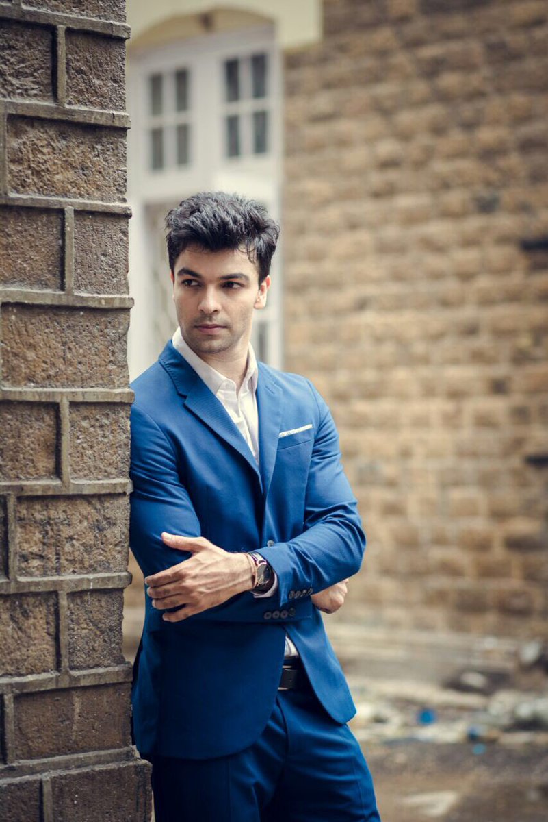 suchit_07's tweet photo. Wearing the essentials @itisDW #danielwellington 
Use promo code “SUCHIT” and get 15% discount on all purchases on https://t.co/qFYbDVtdWW. https://t.co/WaxCboefZd