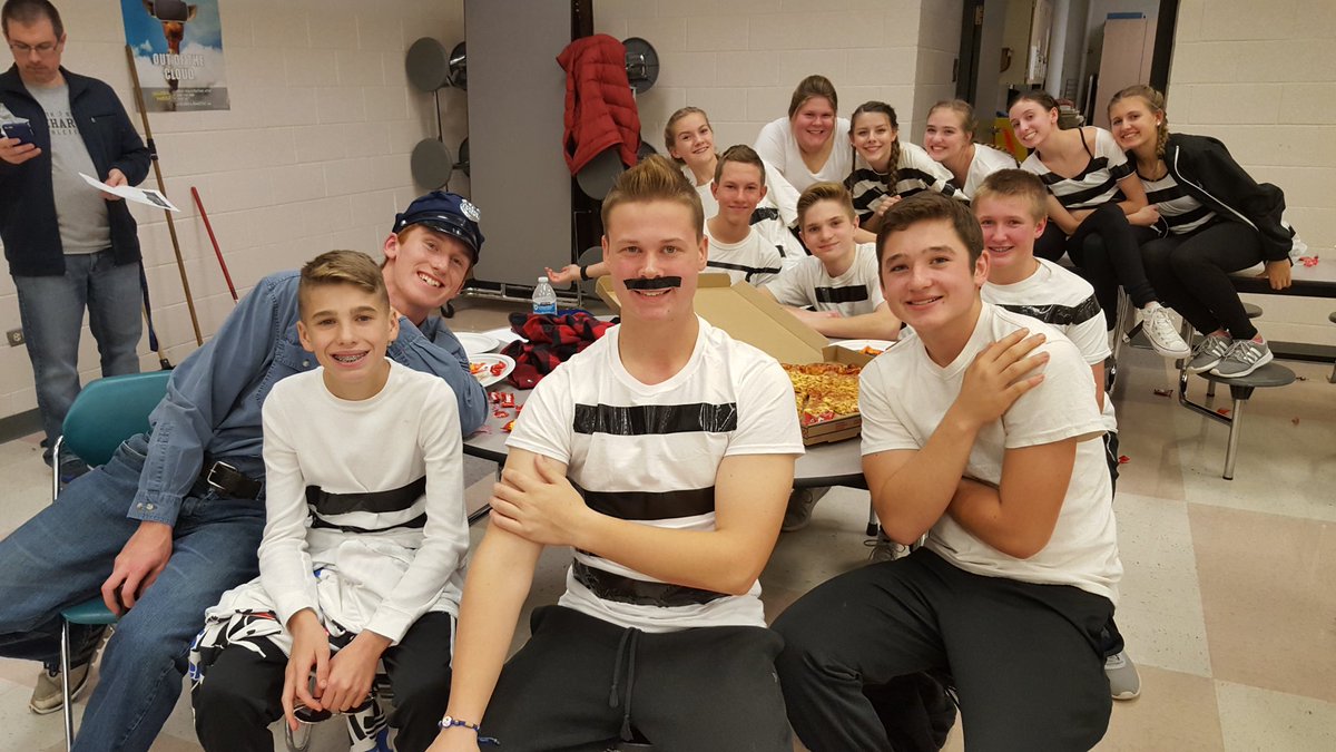 MsBoyntonSCN's tweet photo. Great time tonight with #SCNPL5A at the Peer Leadership Halloween Party! These kiddos have my heart. #jailhouserock #scnmod #minute2winit https://t.co/ADRCmwMmR0