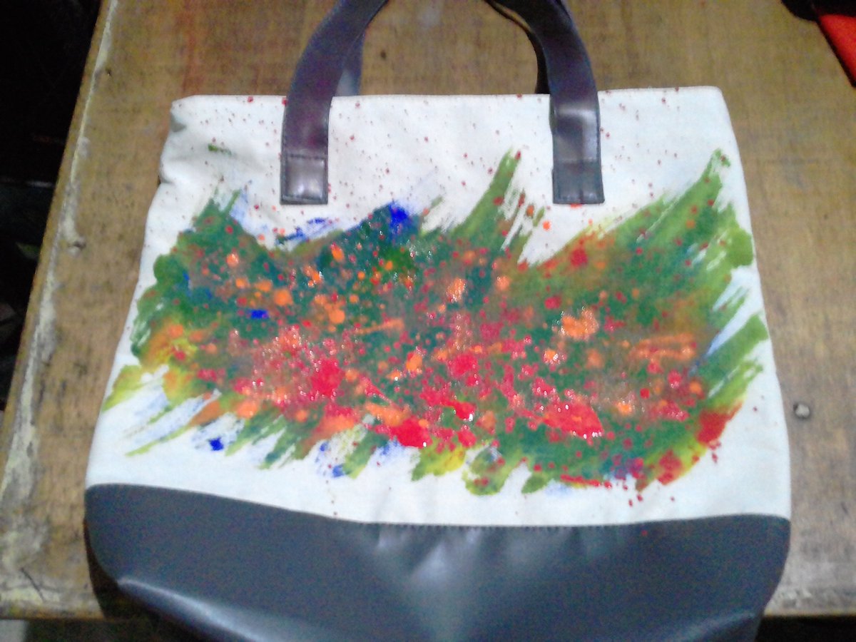 EhmsVillon's tweet photo. Did you see my bag!!!
#MicDrop https://t.co/jHTQBrhfYp
