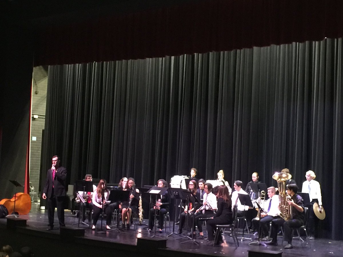 CaveCreekUSD93's tweet photo. Band Director Kevin Brady introduces the 2017 CSHS Marching Band! https://t.co/0WgpUEpUgV