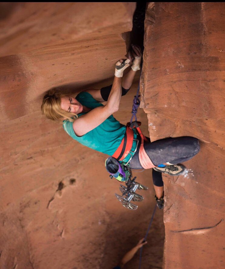 Pamela_Pack's tweet photo. So close to sending my newest project a 60° overhanging offwidth arch! Woooop! @Sportiva @frictionlabs @maximropes 📸 John Evans https://t.co/C2ykOcVUEs