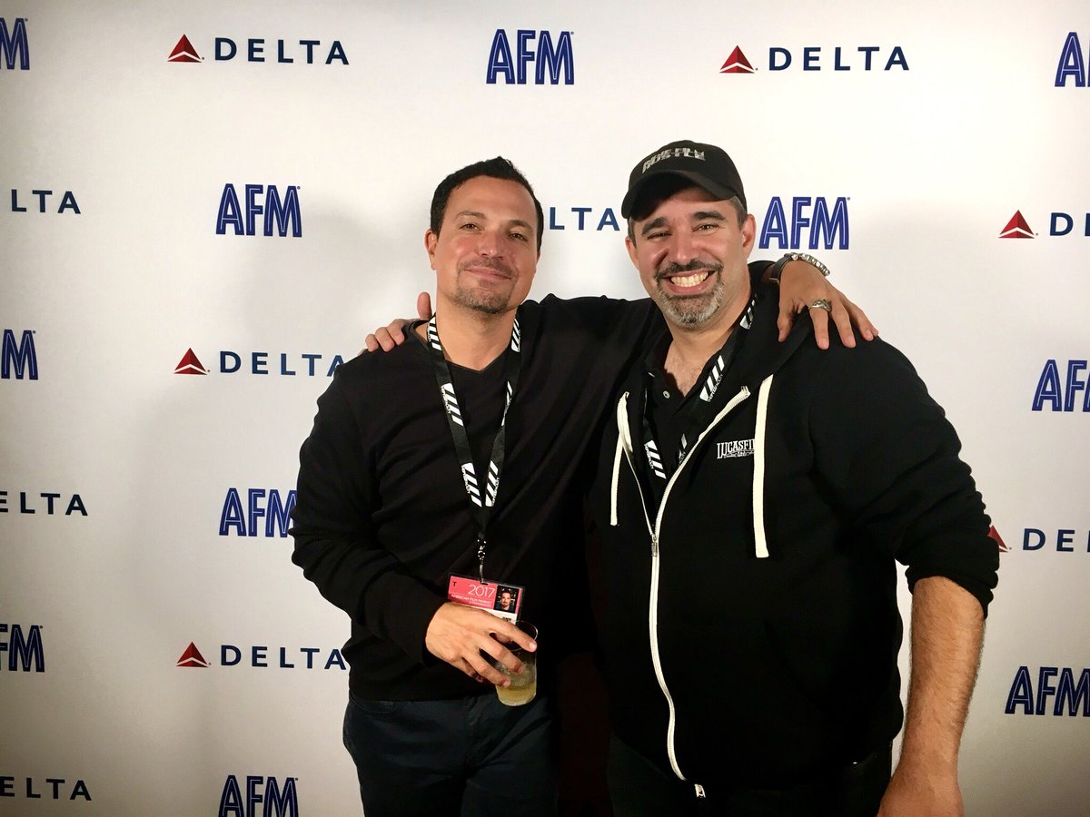 RBwalksintoabar's tweet image. With THE Alex Ferrari of @IndieFilmHustle at @AFMOFFICIAL 

#afm #afm2017 #indiefilm #filmmaker