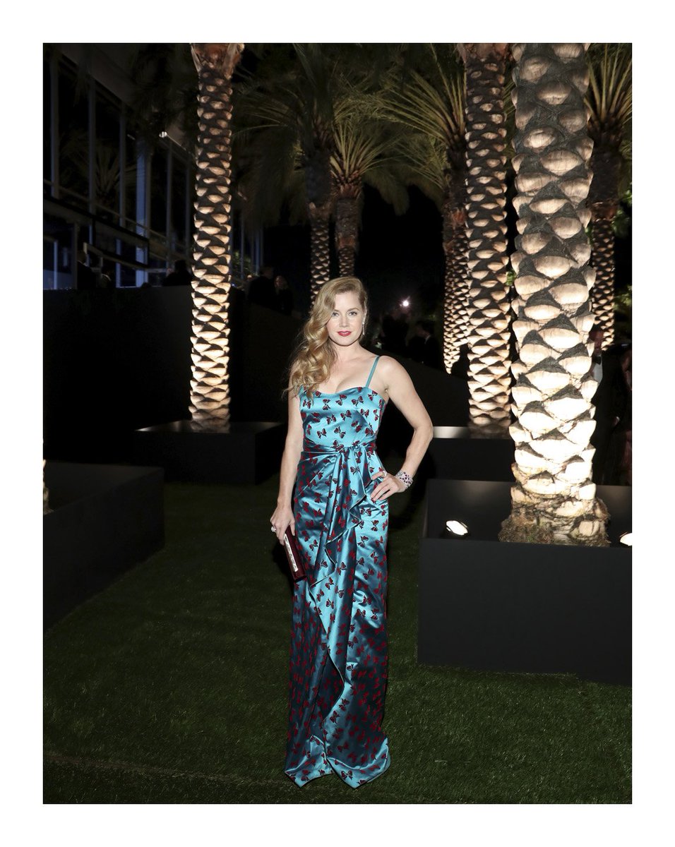 gucci_jp's tweet photo. #AmyAdams は #GucciPreFall17 コレクションよりダッチェス シルクのドレスを着用して @lacma’s #artandfilm Galaに出席。 https://t.co/bxZqRMHj3Q