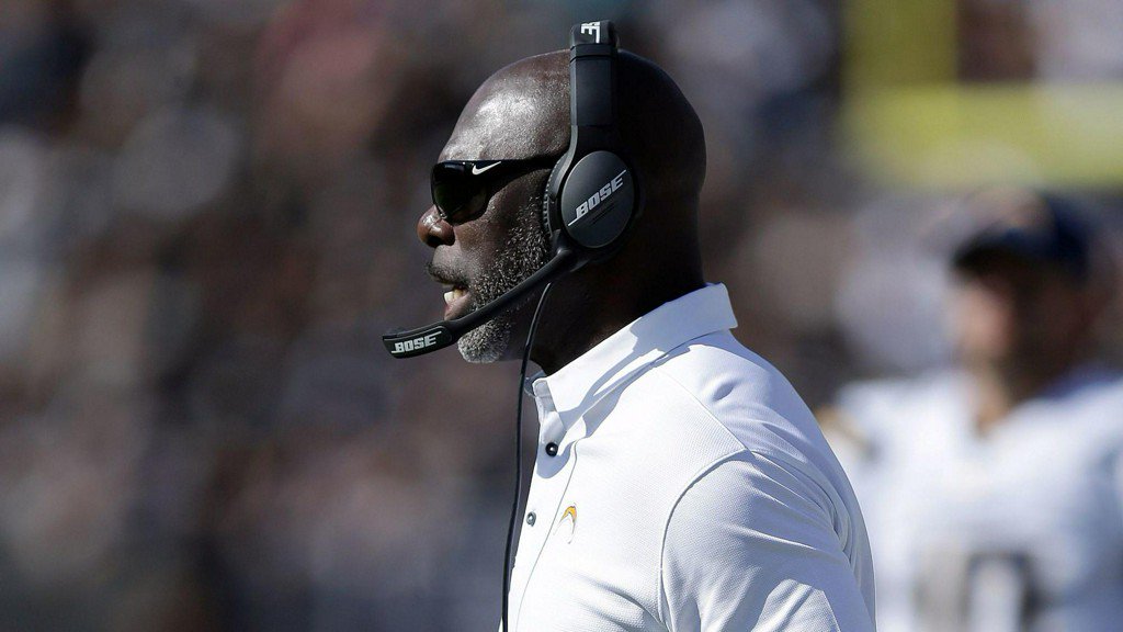 sdut's tweet photo. Coaches take off week to 'try to fix the Chargers' https://t.co/aMu1Or7PKb https://t.co/r47dw49kRi