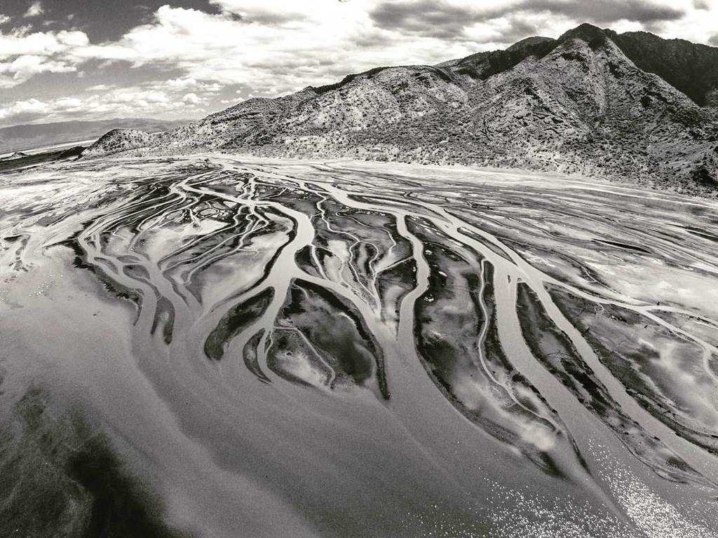 mwarv's tweet photo. Kenya is beautiful.

Exhibit 008 : Ewaso Ngiro delta into Lake Natron.

#OnetouchLive #TembeaKenya #MagicalKenya #… https://t.co/Gwfjw9l2gm https://t.co/d7PtLPhRHY