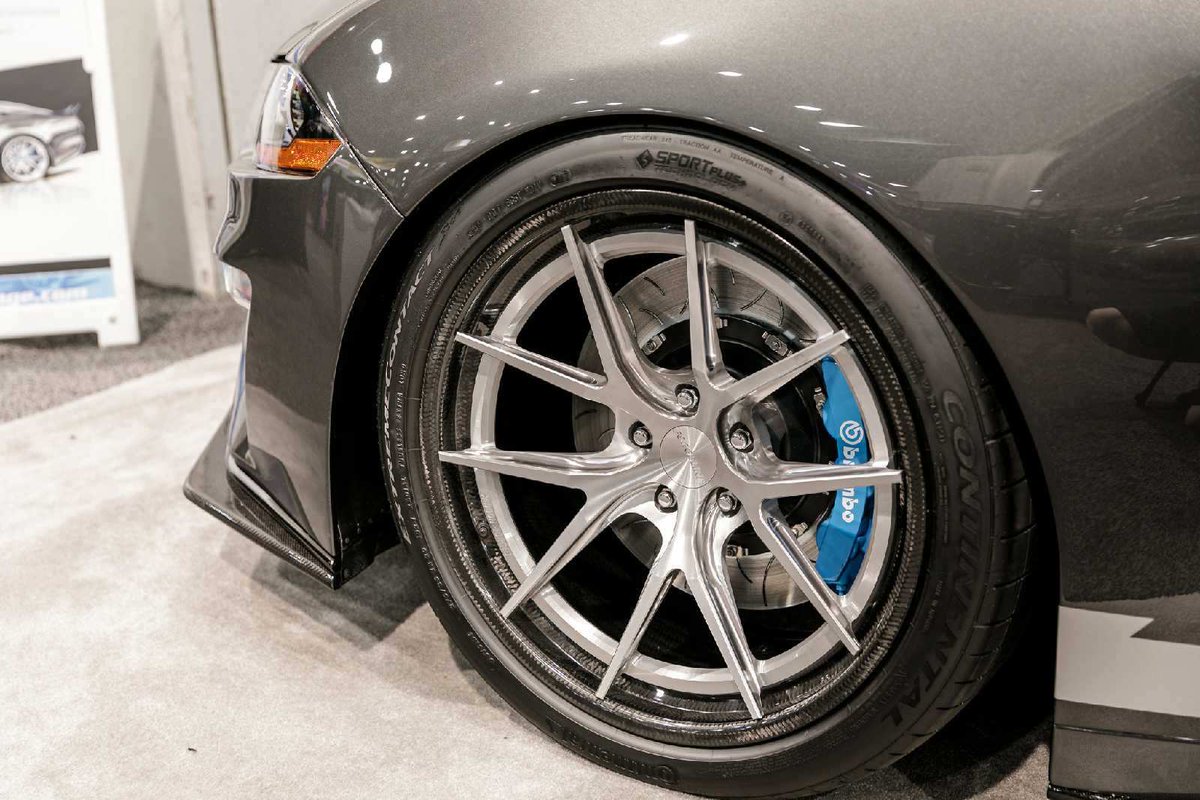 ForgelineWheels's tweet photo. Awesome #widebody @Ford #Mustang #Ecoboost by @pettysgarage rocked #SEMA2017 on these #Forgeline #CarbonForged #CF201 wheels! #madeinUSA https://t.co/aIXpsezuje