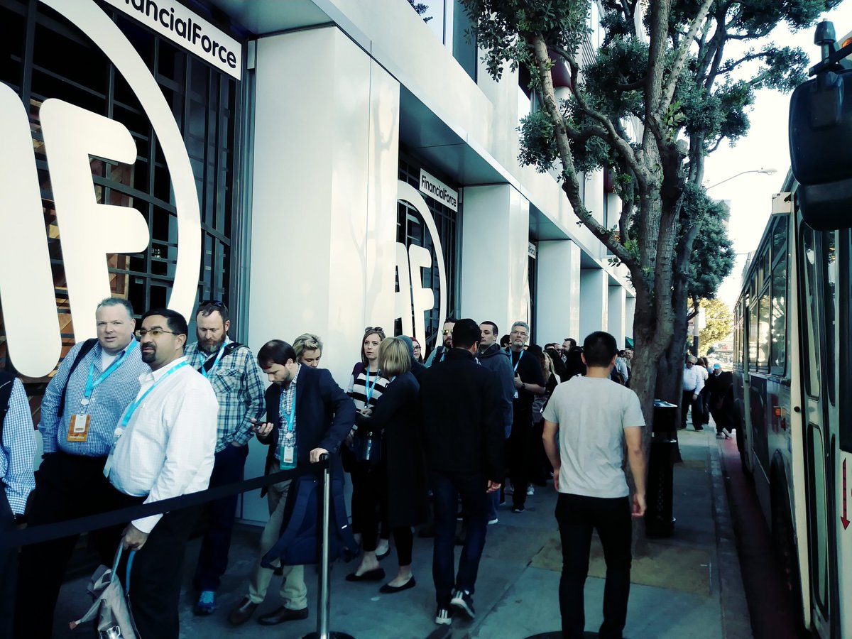 JoeFForce's tweet photo. Looks like people are interested in FinancialForce! #DF17 #ffdf17 #financialforce https://t.co/3CCh30pWTb