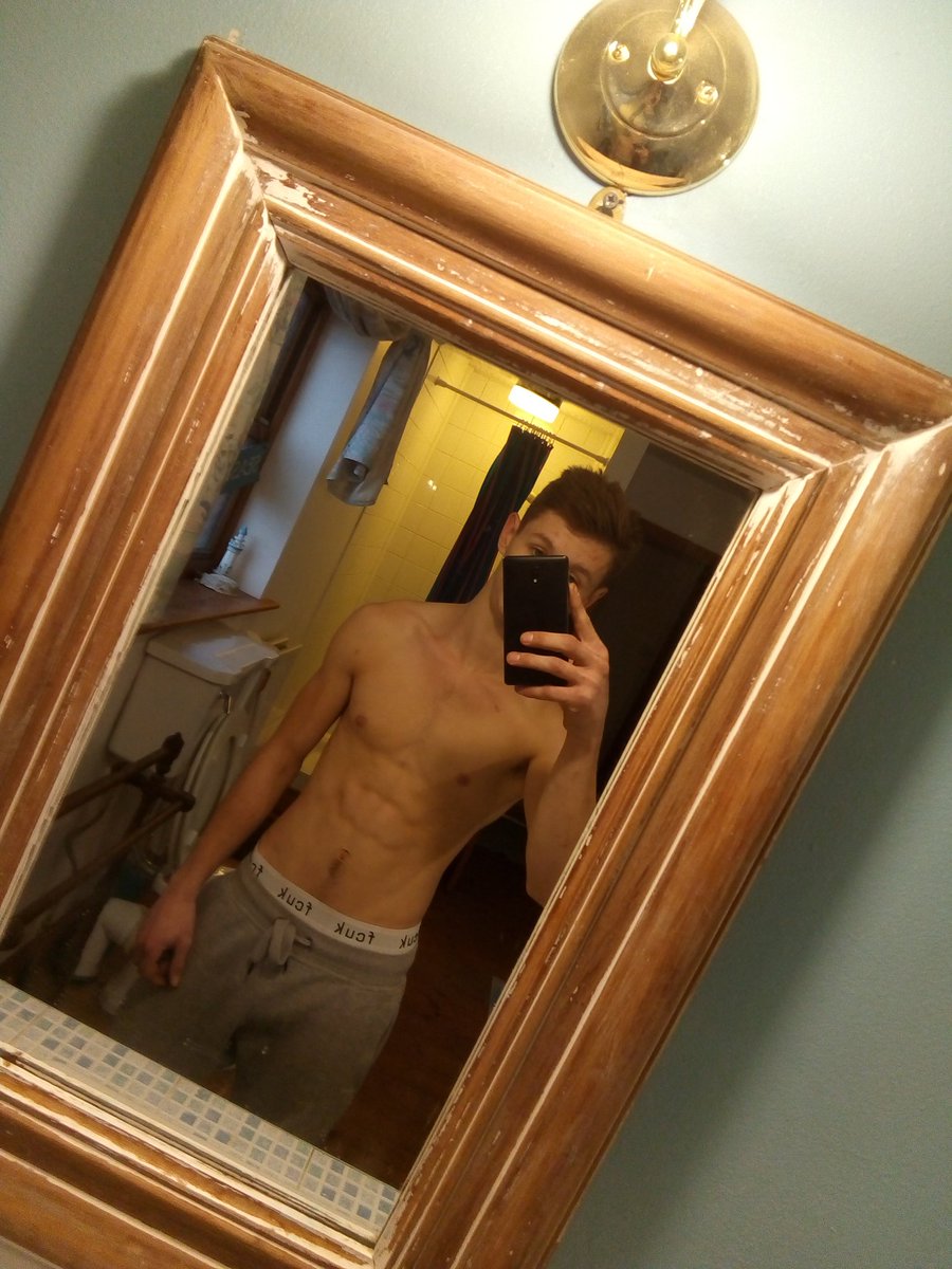 HCTIWTXX's tweet photo. Put on 10 kilos in the past 2 weeks! Getting there slowly! #gym #workout #goals #Motivation https://t.co/1Mkh3VdnoS
