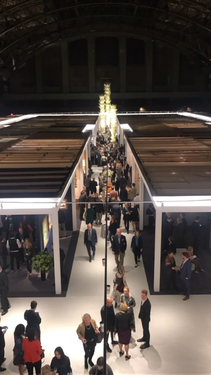 Collectrium's tweet image. The most beautiful fair @TEFAFNewYork in New York. Enjoy the champagne and oyster #tefaf #artfair #tefafnewyork #art