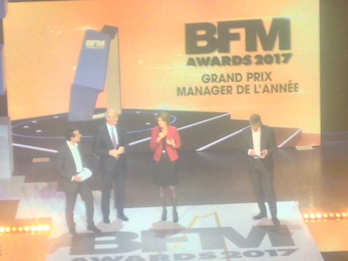 srocbf's tweet photo. Bravo à @isabelle_kocher  nommée #managerdelannee aux #bfmaward 2017 #femmemanager #BFMawards https://t.co/mlDMZZ6FeU