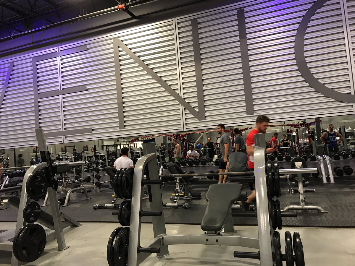 Massoameblais's tweet photo. Last curling practice and training at the gym before the mixed nationals! #4daysofwork #almostthere https://t.co/tZMkMa03gd