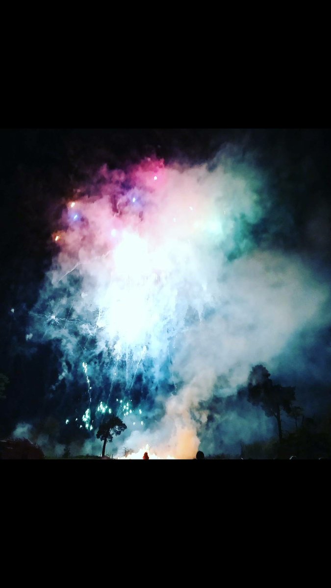 Tyler_J_R's tweet photo. #shotononeplus #BonfireNight #BonfireNight2017 #OnePlus5 #fabcamara https://t.co/pPQKEhvw75
