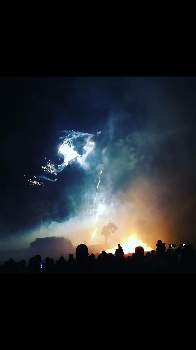 Tyler_J_R's tweet photo. #shotononeplus #BonfireNight #BonfireNight2017 #OnePlus5 #fabcamara https://t.co/pPQKEhvw75